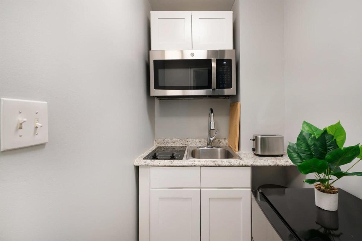 73-201 New 1br1bth Uws Doorman Gym Apartment New York