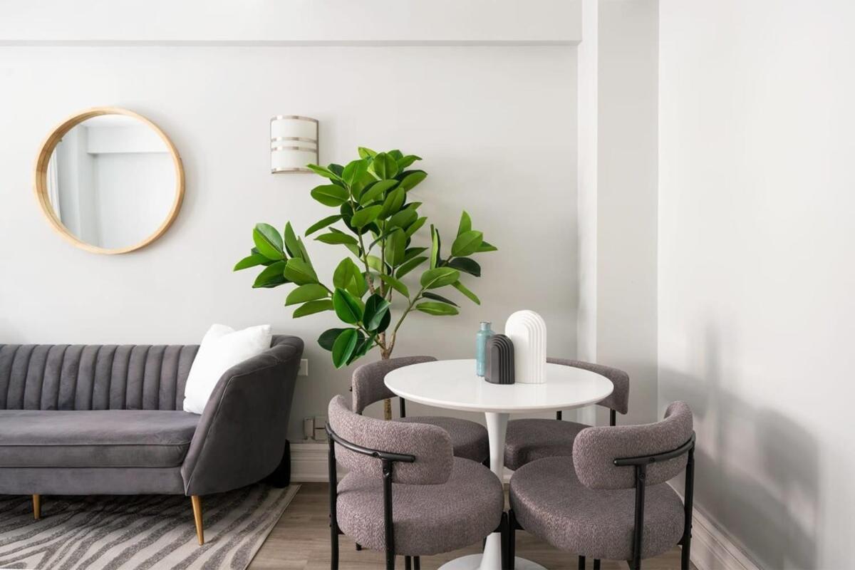 73-201 New 1br1bth Uws Doorman Gym Apartment
